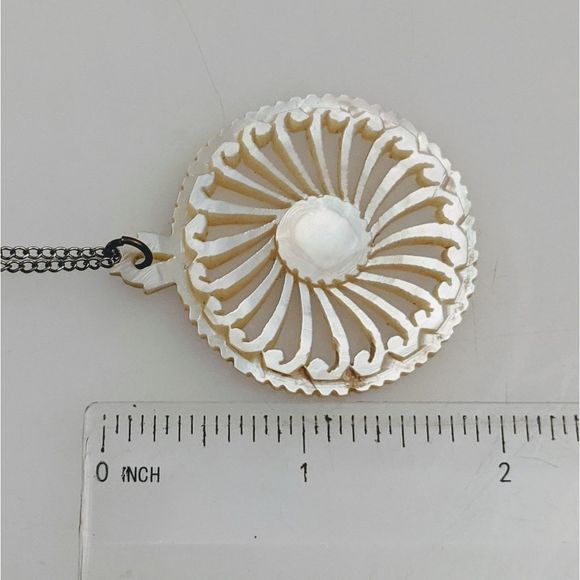 Vintage Carved Mother of Pearl Necklace - Picture 4 of 5